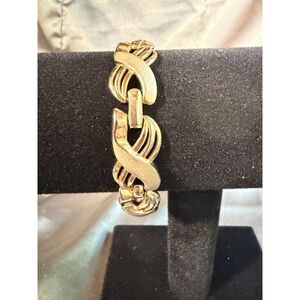 Vtg Signed Trifari Gold Tone Link Bracelet Mid Century Ribbon Infinity Design 7"